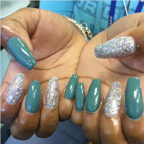 9. Золотой + блестки - роскошный выбор