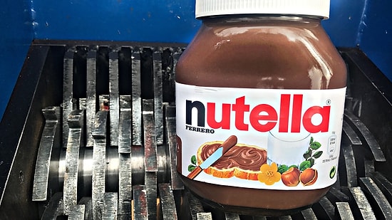 Önüne Gelen Her Şeyi Parçalayan Makineye Nutella Atılırsa Ne Olur?