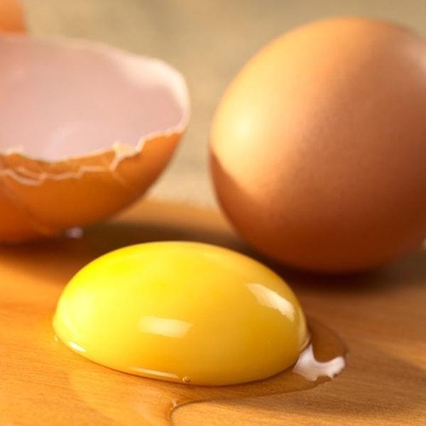 Yumurtaların sarısını ayırın.