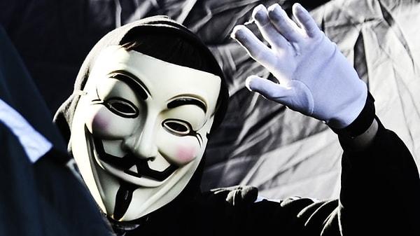 Hacktivist grup Anonymous, Deep Web'in hosting hizmetinin büyük bir bölümünü karşılayan Freedom Hosting II adlı şirketin sunucularına sızdı.