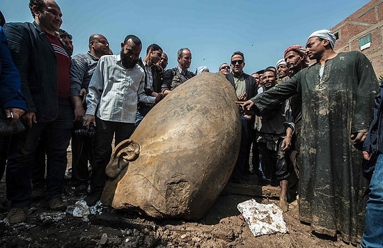 Mısır'da Bir Gecekondu Mahallesinde Keşfedilen Devasa Firavun Heykeli
