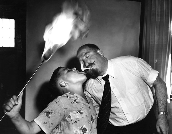 3. Обучающий набор для фокусников, работающих с огнём (1955 год):