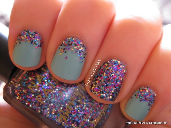 10. Матовый лак + блестки - сочетание настолько идеальное, что вы наверняка попробуете этот вариант в первую очередь