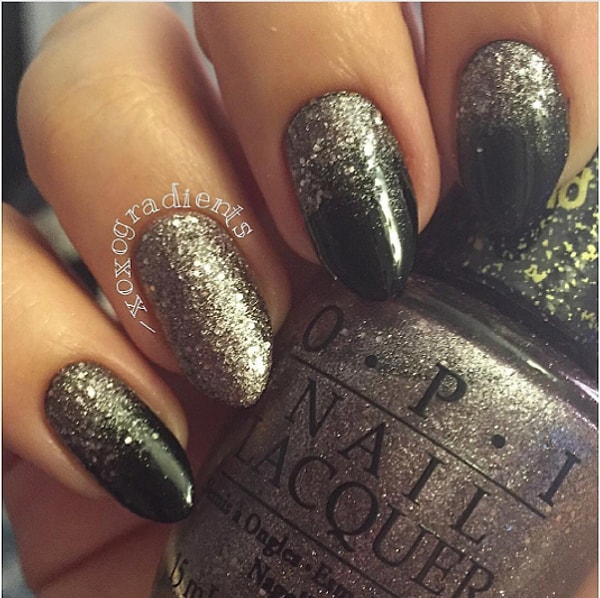 11. Маникюр с блестками подойдет не только слащавым принцессам, но и мрачным готам