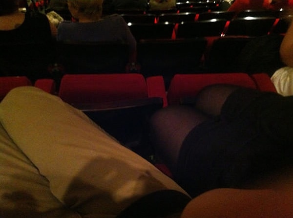 7. Сидения в кинотеатре - это настоящее мучение