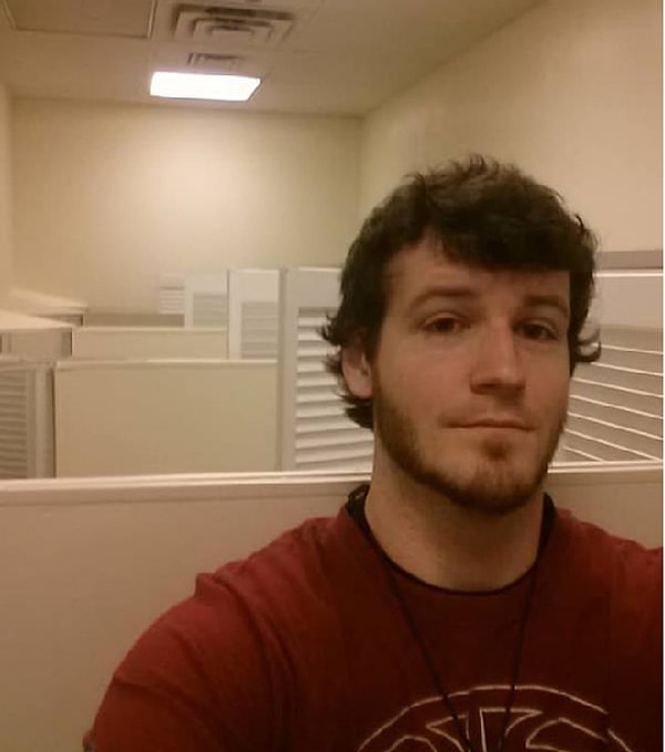 16. Зато находясь в примерочной, можно увидеть все, что творится в других кабинках!