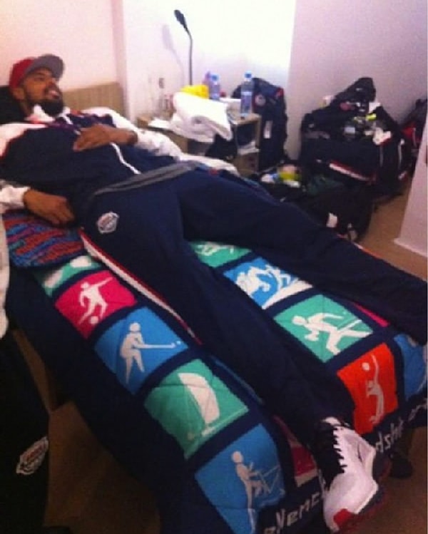 20. Твои ноги всегда свисают с кровати