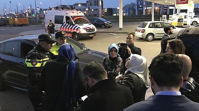 Bakan Kaya ve beraberindekilerın sınırda durdurularak geri dönmeleri istendi