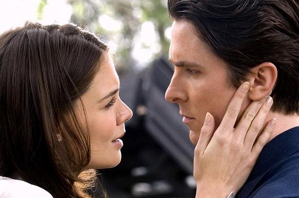 16. Batman'de Christian Bale'in karşısına Katie Holmes'ü koyma fikri kimindi acaba. 🤔