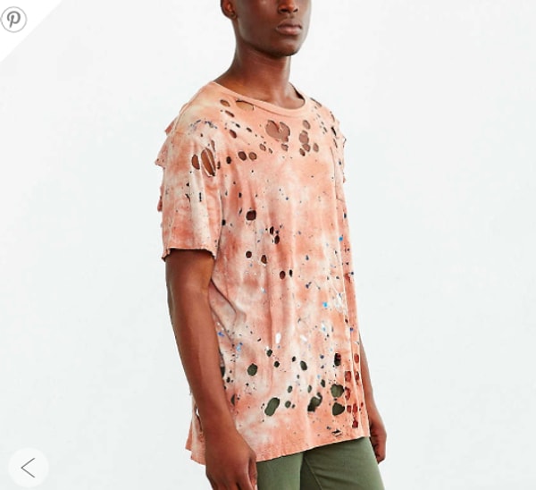 9. А вот маечка за 58$. Согласитесь, выглядит она так, будто её только что достали из помойки.