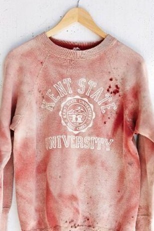 10. Напоминает одеяние серийного убийцы.