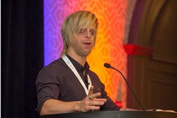 10. На данный момент Джоно работает учителем и просвещает других людей, рассказывая о синдроме Тричера Коллинза