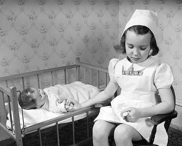 12. Ölümcül derecede hasta oyuncak bebek, tahmini 1945: