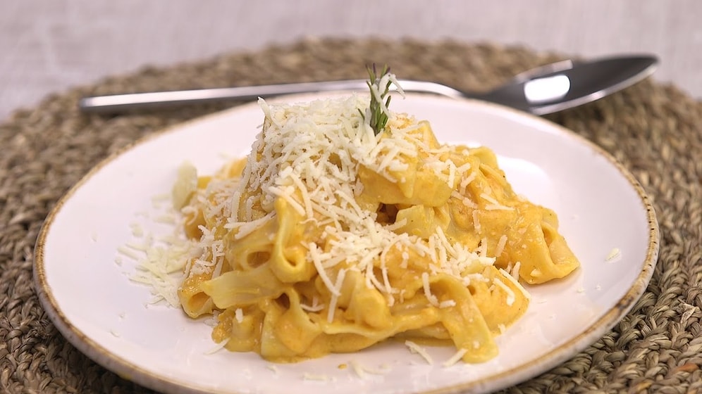 "Sadece Tatlısı Olur" Tabusunu Yıkan Bal Kabaklı Fettucini Nasıl Yapılır?