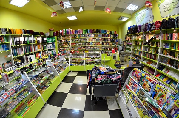 9. Один из заключенных тюрьмы в Калифорнии получил прозвище «Магазин канцтоваров», после того как смог пронести в своем заднем проходе две коробки скрепок и три кольца для скоросшивателя.