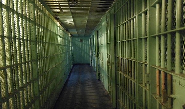 10. В Висконсине в 2010 году двое преступников просто вышли из тюремного здания, используя поддельные документы об освобождении. К счастью, через пару дней их поймали.