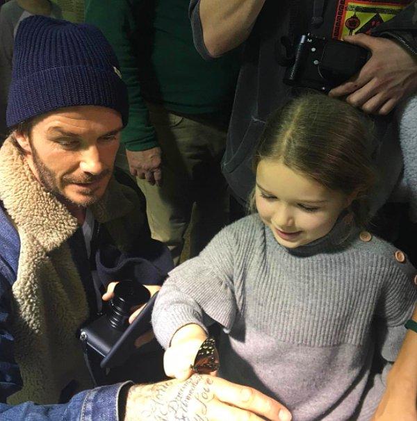 7. David Beckham ve kızı Harper yeni dostlar ediniyor.