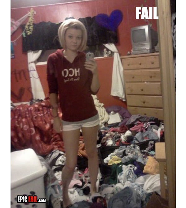 6. Может, они просто надеются, что никто не заметит этого ужаса на фоне?