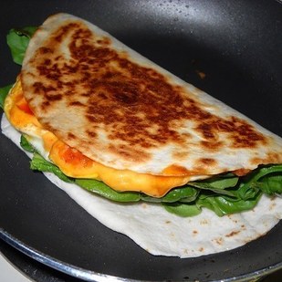 4. Если предстоит долгий день, Бет не отказывается от второго завтрака, который наступает в 9-10 часов утра.