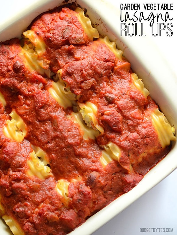 6. В час дня Бет обедает. Обычно она ест то, что готовила в этот день для блога.