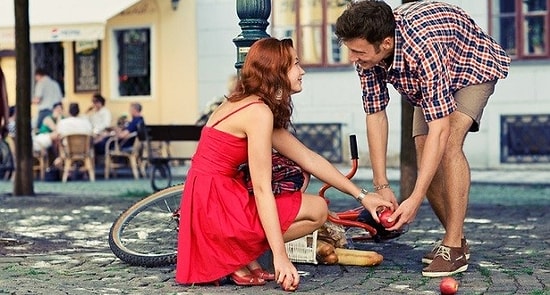 Используя эти 10 советов, можно заинтересовать парня еще при первом знакомстве