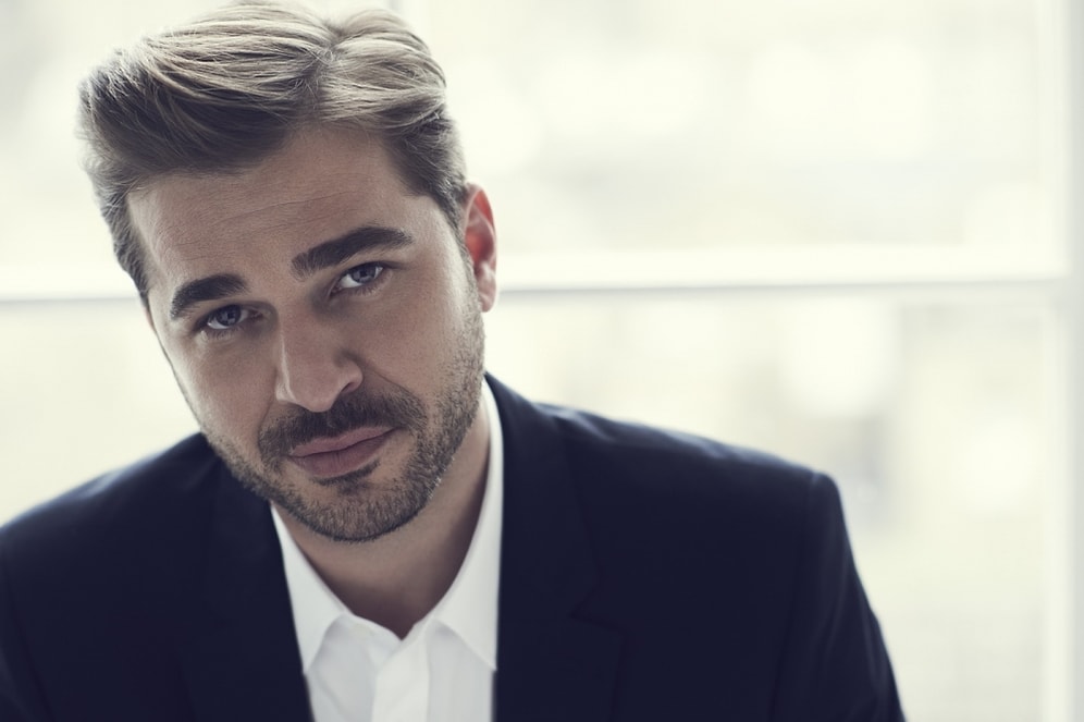 Yakışıklı Jönümüz Engin Altan Düzyatan Hakkında Muhtemelen Daha Önce Hiç Duymadığınız 19 Şey