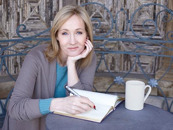 13. Harry Potter serisinin yazarı J.K. Rowling’in ilk kocası 23 yaşındaki bir öğrenciydi.
