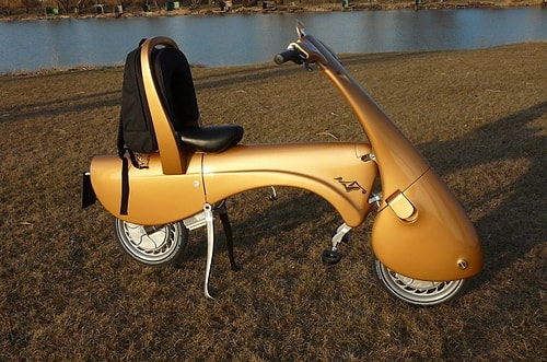 Bavula dönüşebilen mobilet.