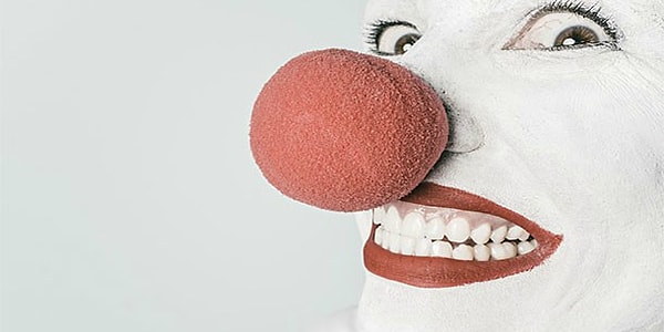 8. Ты можешь увидеть свой нос. Просто наш мозг как бы вычёркивает его из поля зрения, чтобы мы не видели, какой нос на самом деле длинный.