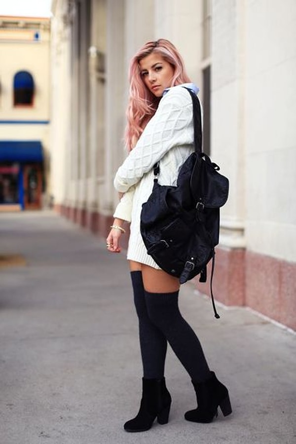 14. Согласись, что лук с платьем-свитером смотрится невероятно уютно.