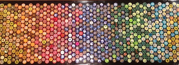 Kapakları yerleştirmeye başladıktan sonra birkaç kez de bozup yeniden başlamak zorunda kaldığını anlatıyor.