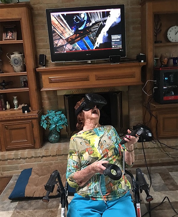 13. "Моя 96-летняя бабушка впервые играет в VR"