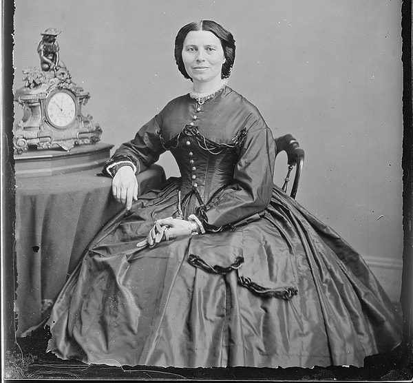 2. Клара Бартон, основательница Американского Красного Креста