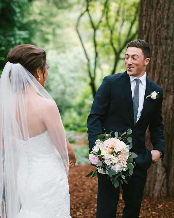 23. "Я, когда увидел свою жену в свадебном платье"