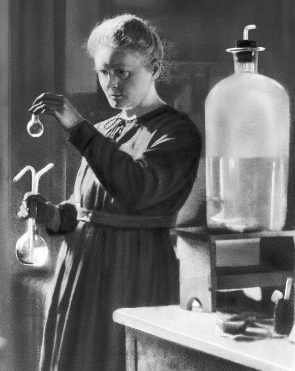 6. Marie Curie, Nobel Ödülü alan ilk kadın. (Hem de 2 defa!)