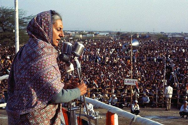 22. Indira Gandhi, Hindistan'ın bugüne kadarki ilk ve tek kadın başbakanı.