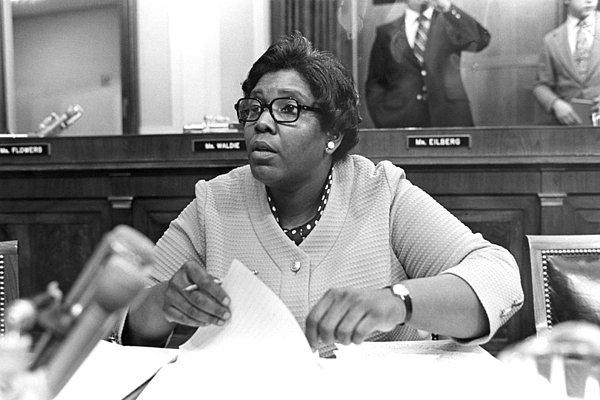 23. Barbara Jordan, Amerika Temsilciler Meclisi'ne seçilen ilk Güneyli siyahi kadın.