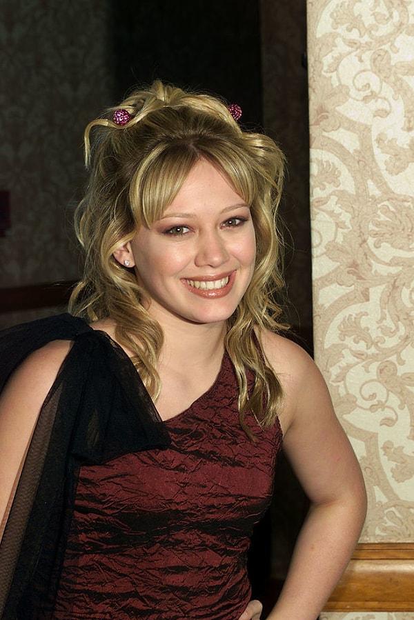 8. Hilary Duff'ın 2001 yılında gerçek kelebek tokaları takmış hali.