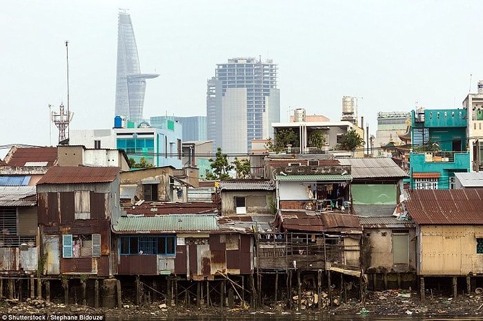 17 неоднозначных фотографий, на которых нищета граничит с роскошью