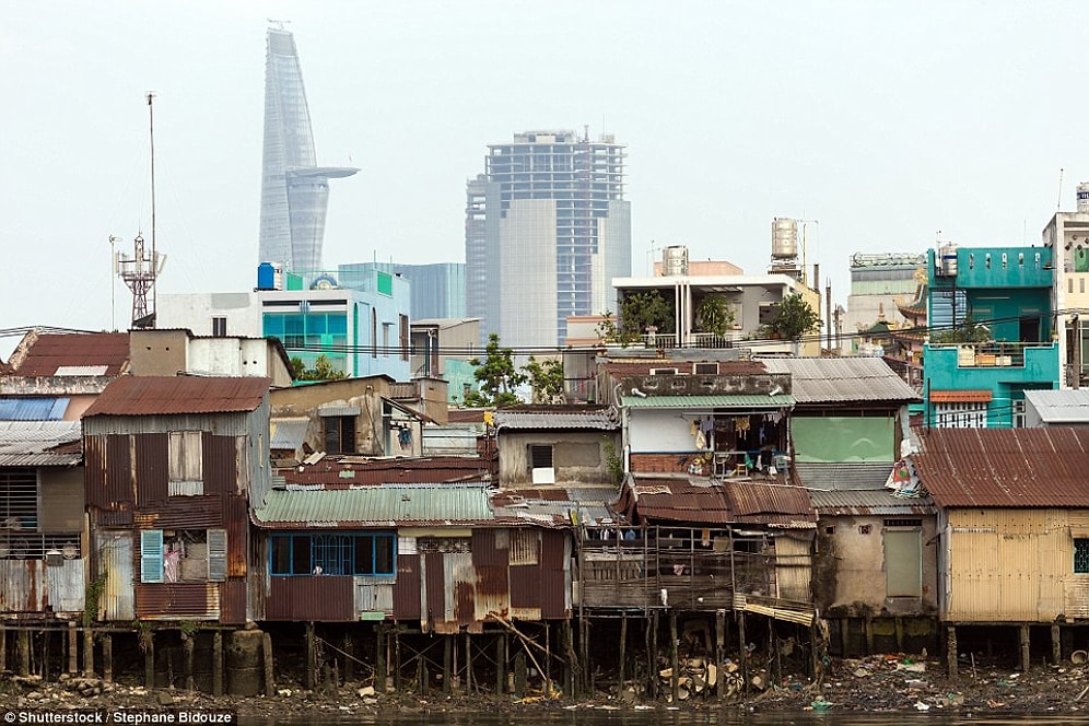 17 неоднозначных фотографий, на которых нищета граничит с роскошью