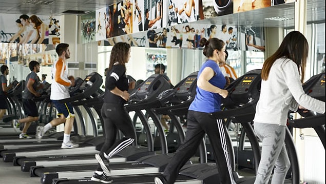 5. "Squat yapıyorum, hayvan gibi Cardio yapıyorum; yaza var ya bomba gibi gircem." denilip iki kereden fazla gidilmeyen spor salonu üyeliği