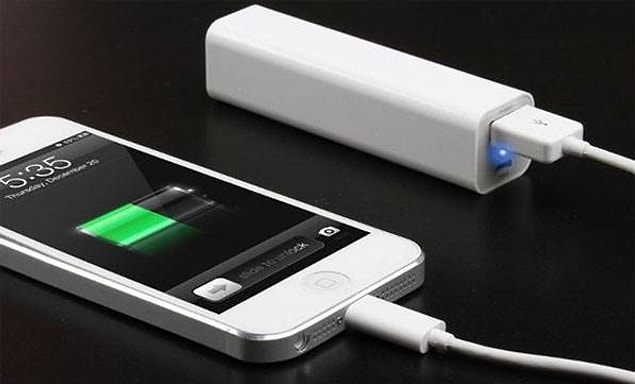 12. "Mail göndermem lazım ama şarjım bitmesin, dur şunu takayım." powerbank'i