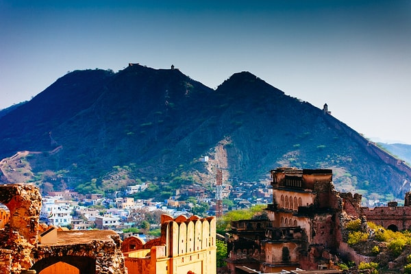 12. Да уж, Индии не мешало бы поработать над внешностью...