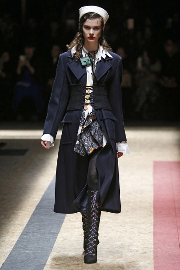 5. Так с чем же связан подобный ажиотаж по поводу корсетов: с расцветом феминизма и отказом от бюстгальтеров или с завышенными требованиями к женскому телу?