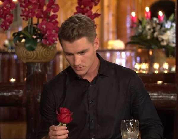 4. Все помнят момент из предыдущего сезона, когда одна из участниц попросила у Алексея Воробьева розу, чтобы иметь возможность остаться в проекте