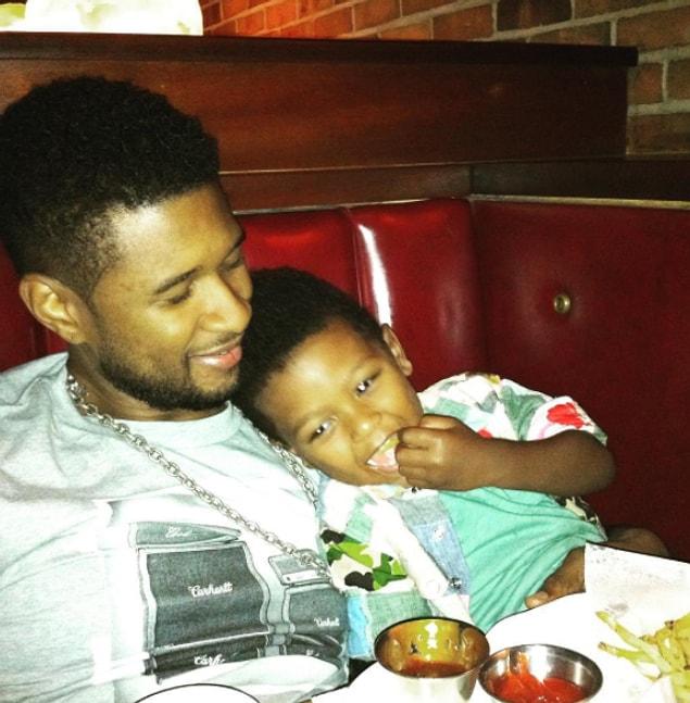 15. Usher enjoying fries with his son.