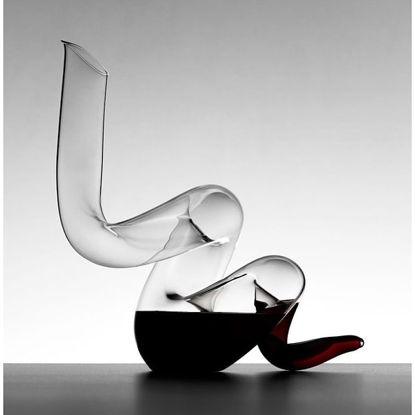 20. Кувшин для вина в виде змеи: