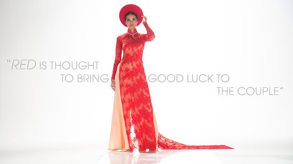 10. Во многих азиатских странах красный - это традиционный цвет свадебного платья