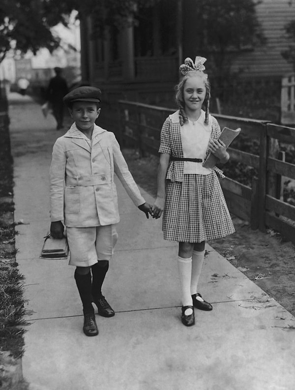 13. До 1940 года розовый был цветом для мальчиков, а голубой - для девочек