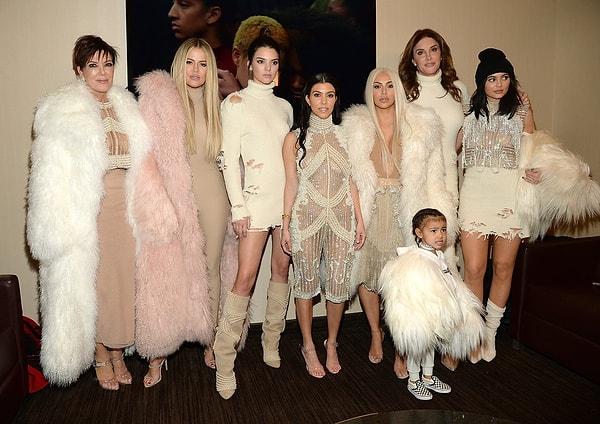Bu görüntüleri sızdırmamanın yanı sıra Kardashian ailesinin bütün sırlarını ifşa etmemek için 50 milyon Dolar istiyor.